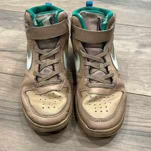 Boys Nike 2.5 year old big boy sneakers priced to sell